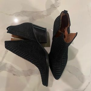 Jeffrey Campbell Womens Black Snake Bootie
